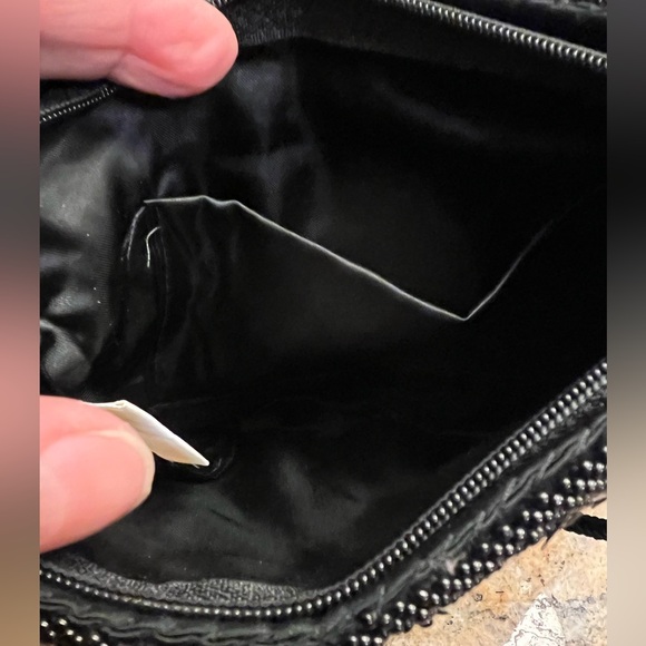 Magid handmade beaded purse black with zip top, rope strap and silky lining. - Picture 5 of 5